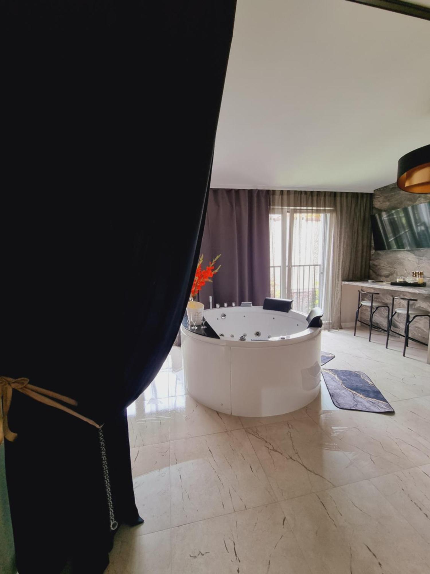 Apartament Jacuzzi Краков Экстерьер фото